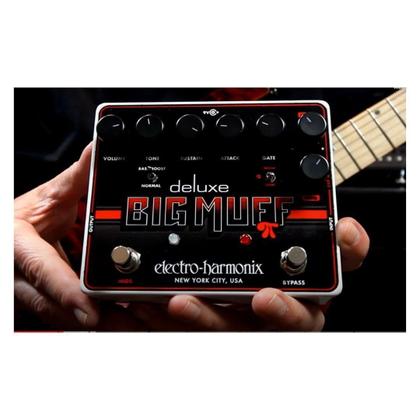 Pedal Fuzz Electro-Harmonix Deluxe Big Muff Pi com seção MIDS