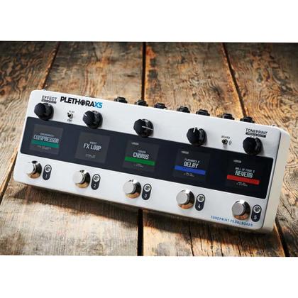 ギター t.c electronic Plethora X5 Pedaleira de Efeitos Tc Electronic Plethora x5 com 5 Blocos
