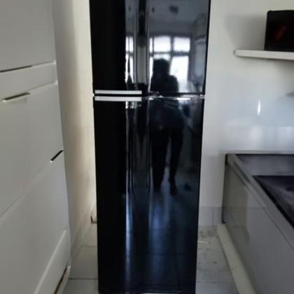 Imagem de Película Black Piano Vinil Adesivo Preto Ultra Brilhante P/ Envelopamento Carro Mesa Moto Geladeira