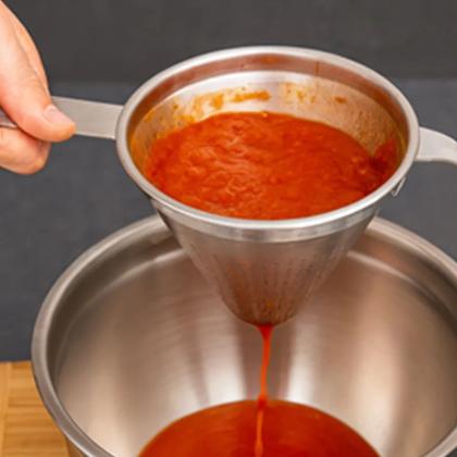 Imagem de Peneira Cônica Chinoy Coador De Óleo 12Cm Inox com Descanso FRG0361 Frigopro