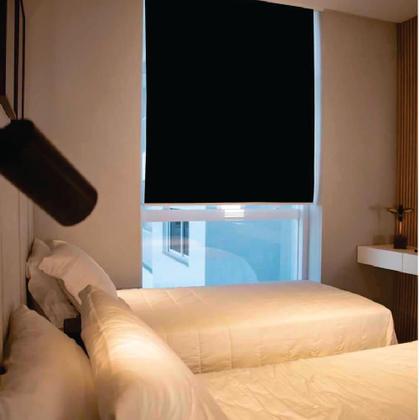Imagem de Persiana Rolo Blackout Pinpoint Preta - 1,20m x 1,80m