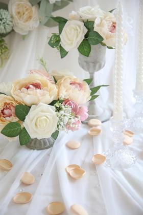 Imagem de Pétalas de rosa Floroom Champagne Gold Faux Silk x300
