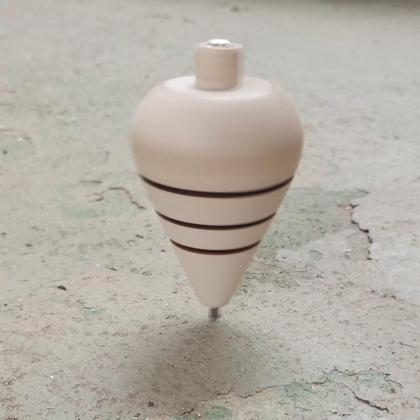 Imagem de Pião com fieira em madeira brinquedo tradicional clássico
