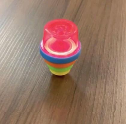 Imagem de Pião com Lançador Luz Brilhar Colorido Giratório Brinquedos Infantil para Crianças Disparador Automático Girar