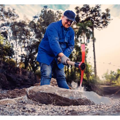 Imagem de Picareta Estreita Metálica Leve Tramontina Tamanho 4 Cabo  Madeira 90 cm