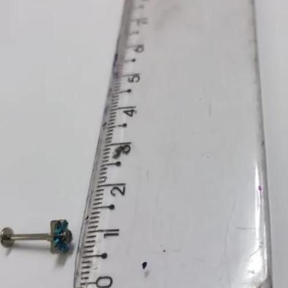 Imagem de Piercing Para Orelha Flor Com Pedra Cristal Em Titânio