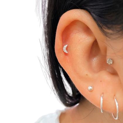 Imagem de Piercing Tragus Lua cravejado  zircônias rosca interna prata