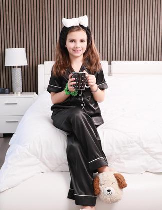 Imagem de Pijama Arshiner de cetim para meninas de manga curta de 4 a 5 anos, preto