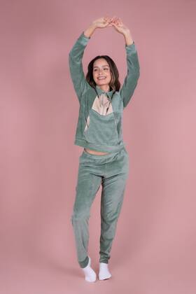 Imagem de Pijama feminino adulto longo em plush blusa com zíper e calça jogger aconchego
