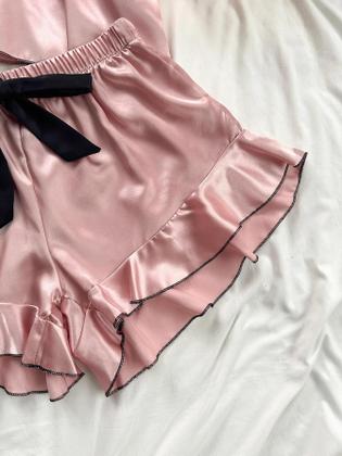 Imagem de Pijama Feminino de Cetim com Decote V, Babados e Shorts com Laço