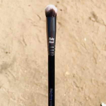 Imagem de Pincel de Precisão Ruby Rose
