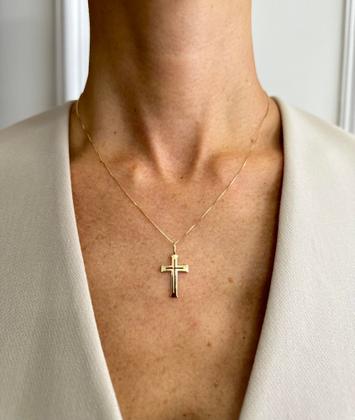 Imagem de Pingente Crucifixo, Cruz Vazada 20 mm Ouro 18k 750 