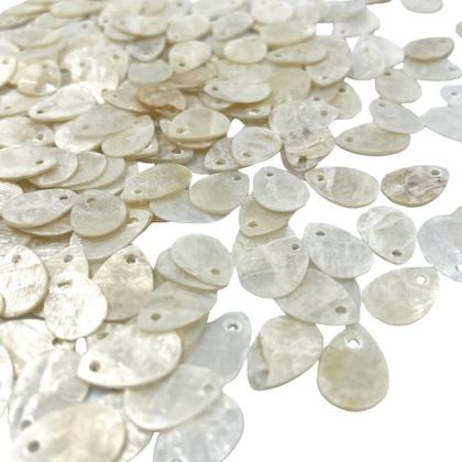 Pingente Madrepérola Lamina 11x15mm Branco Gota 100pçs - Macall Imagem de Pingente Madrepérola Lamina 11x15mm Branco Gota 100pçs