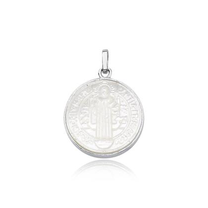 Pingente Medalha São Bento Madreperola Prata 925 - Ravenalla Imagem de Pingente Medalha São Bento Madreperola Prata 925