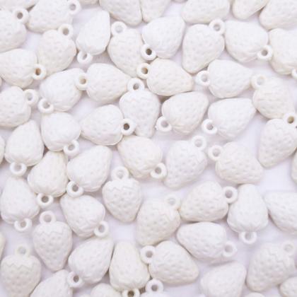 Imagem de Pingente Morango Plástico Branco 12x18mm 10pçs 10g