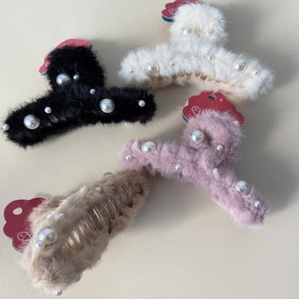 Imagem de Piranha Felpuda com Pérolas para Penteado