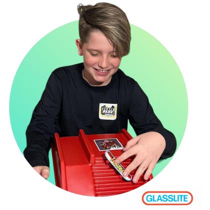 Imagem de Pista com skate dedo (rampa) corrimão vermelha glasslite