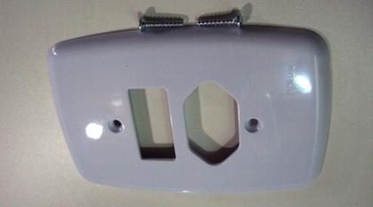 Imagem de Placa 4x2 1 Tecla + Tomada 2p+t Pluzie Ideale Bca Ref. 3242