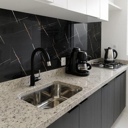 Imagem de Placa Adesiva Flexível para Parede Mármore Raio Negro 30x60cm