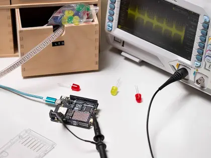 Imagem de Placa Arduino UNO R4 WiFi com Renesas RA4M1 e ESP32-S3