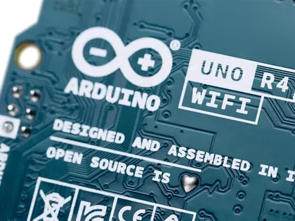 Imagem de Placa Arduino UNO R4 WiFi com Renesas RA4M1 e ESP32-S3