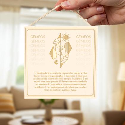 Imagem de Placa Decorativa Signo de Gêmeos Pequena com Corda 14x14