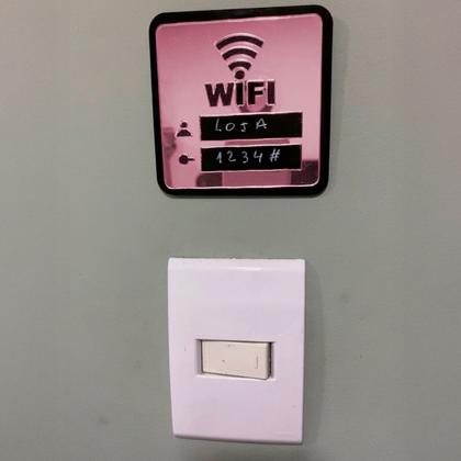 Imagem de Placa Espelhada Senha Wifi Display Acrílico Parede Balcão Plaquinha Internet Rede Café Comércio