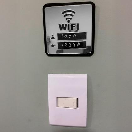 Imagem de Placa Espelhada Senha Wifi Display Acrílico Parede Balcão Plaquinha Internet Rede Café Comércio