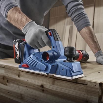 Imagem de Plaina A Bateria 18v Brush Gho185li Bosch + 1bat 4A + óculos