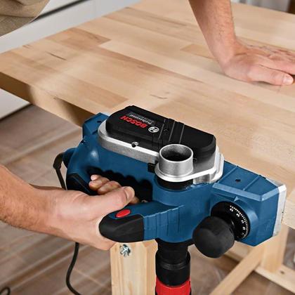 Imagem de Plaina Bosch Gho 26-82 D 710W 127V Com Saco Coletor De Pó