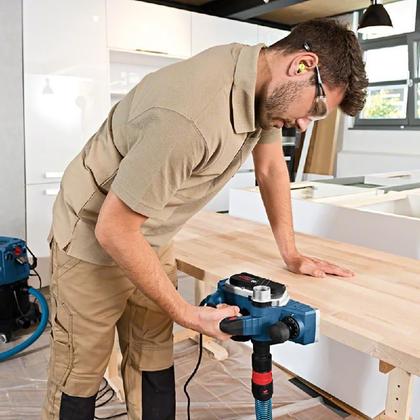 Imagem de Plaina Bosch Gho 26-82 D 710W 127V Com Saco Coletor De Pó