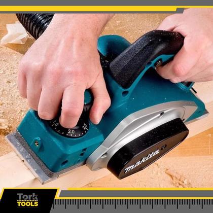 Imagem de Plaina Elétrica 620w 82mm Com Corte 2,5mm 220v Kp0800 Makita