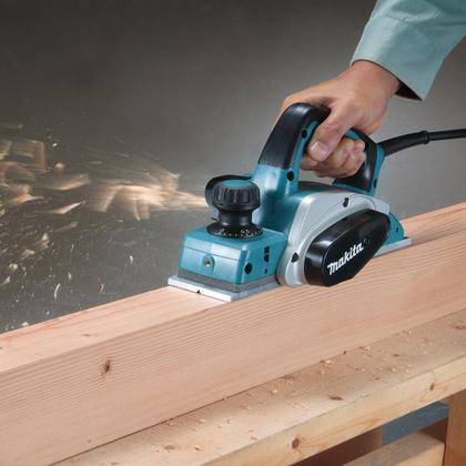 Imagem de Plaina Elétrica Com 620W Makita Kp0800 + Jogo De Facas 82 Mm