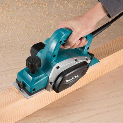 Imagem de Plaina Industrial 82Mm 500W Com Faca Conjunto Afiador Chave M1902B 127V Makita
