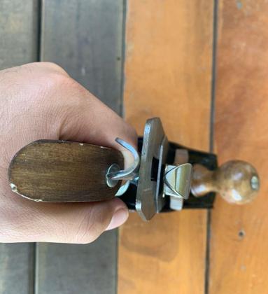 Imagem de Plaina Manual de Aço Profissional Cabo De Madeira Número 4 - Lotus