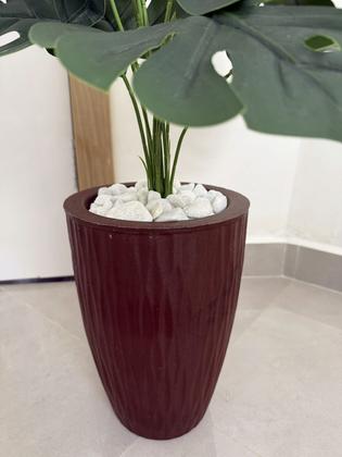 Imagem de Planta Artificial Costela de Adão Com Vaso Ondulado E Pedras