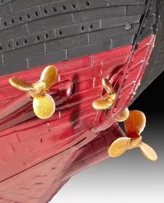 Imagem de Plastimodelismo Navio R.M.S Titanic Gift Set 1:700 Revell - 05727