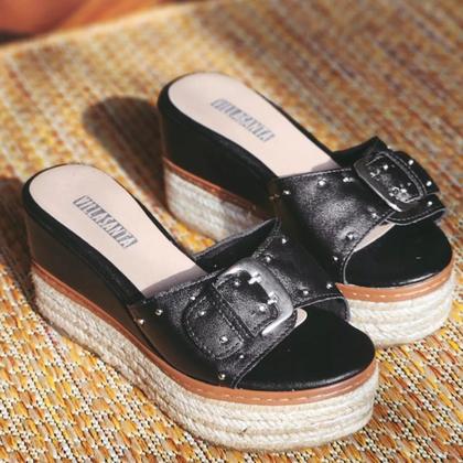 Imagem de Plataforma Tamanco Flatform com Tachinhas Cores Salto Médio