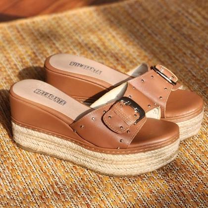 Imagem de Plataforma Tamanco Flatform com Tachinhas Cores Salto Médio