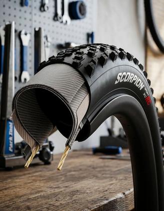 Imagem de Pneu 29x2.4 Pirelli Scorpion Sport Xc Rc Tubeless Kevlar Mtb