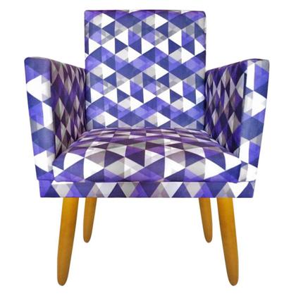 Imagem de Poltrona Decorativa Nina Triangulo Roxo Pés Madeira Castanho Rodapé - 2M Decor