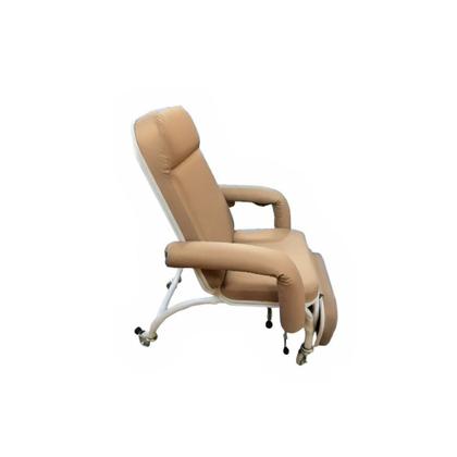 Poltrona Hospitalar Descanso Reclinável Com Perneira Independente e Rodízios Bege - Metal Solution Imagem de Poltrona Hospitalar Descanso Reclinável Com Perneira Independente e Rodízios Bege