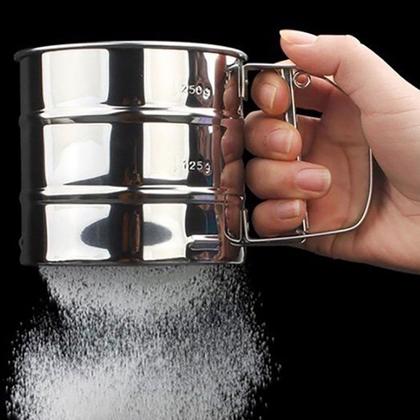 Imagem de Polvilhador Peneira em Inox com Gatilho Para Farinhas Açúcar