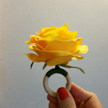 Imagem de Porta guardanapo de rosa amarela