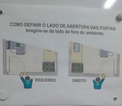 Imagem de Porta Lambril 2,10x60 lado DIREITO L-25 no alum. preto c/puxador redondo e vidro lateral