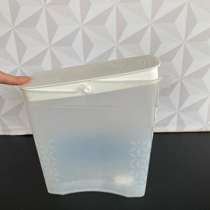 Imagem de Porta sabão em pó de plástico branco UZ 1kg para lavanderia com tampa dosadora