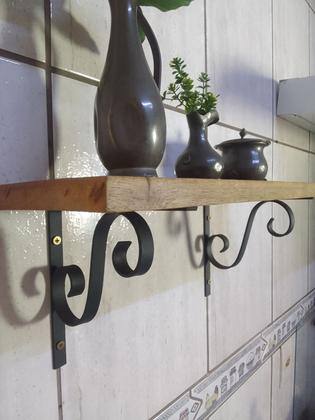 Imagem de Prateleira Madeira Maciça 50cm Mão Francesa Arabesco Preto Fosco Kit Completo