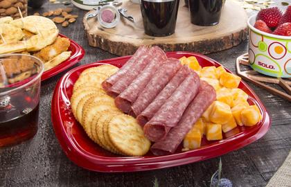 Imagem de Pratos de plástico SOLO Cup Company Red Party 25 cm 120 unidades