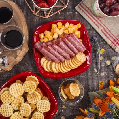 Imagem de Pratos de plástico SOLO Cup Company Red Party 25 cm 120 unidades