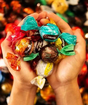 Imagem de Presente Cesta Coração C/ Chocolate Cacau Sh